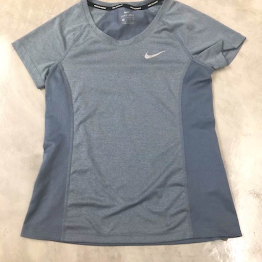 nike running top